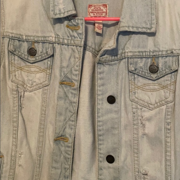 Abercrombie and Fitch distressed jean jacket - Picture 3 of 4